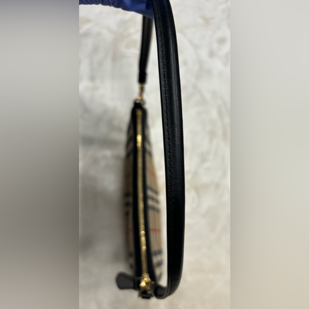 Burberry Leather-trimmed checked canvas shoulder bag - Picture 5 of 6
